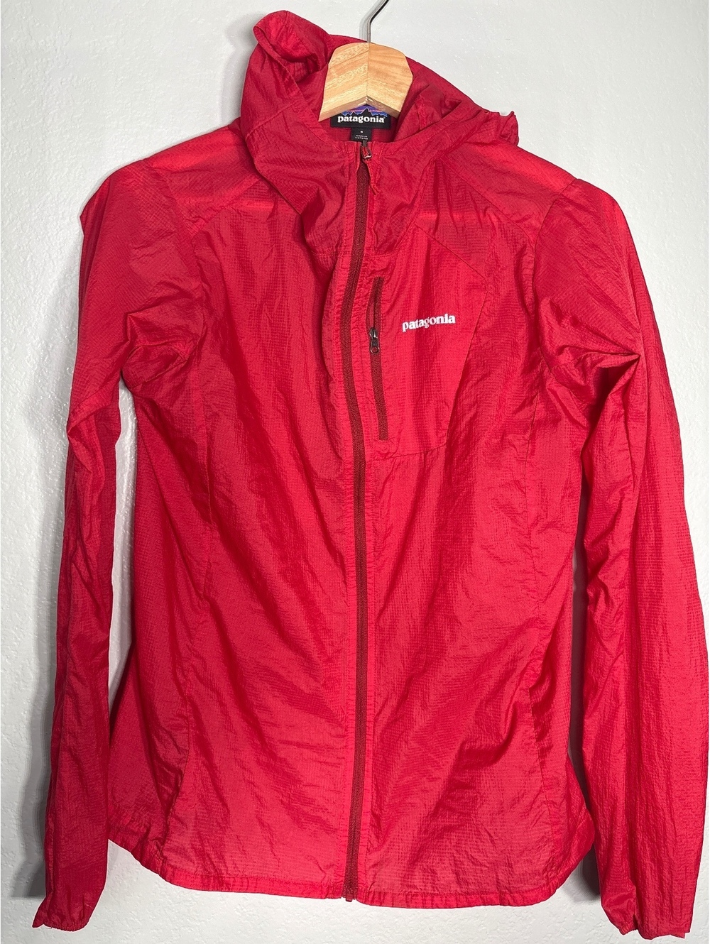 Patagonia Houdini jacket women’s S red lightweight windbreaker